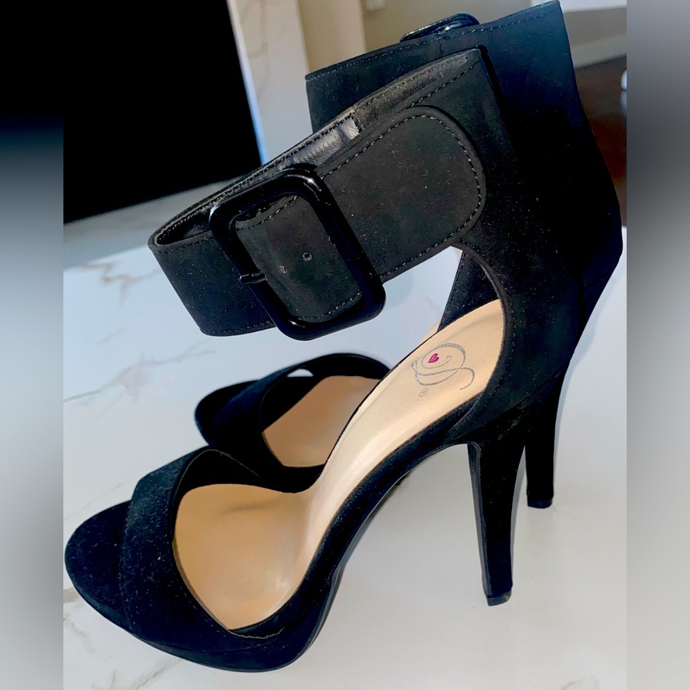 Brand New-Never worn black heels that zip up with ankle straps size 8